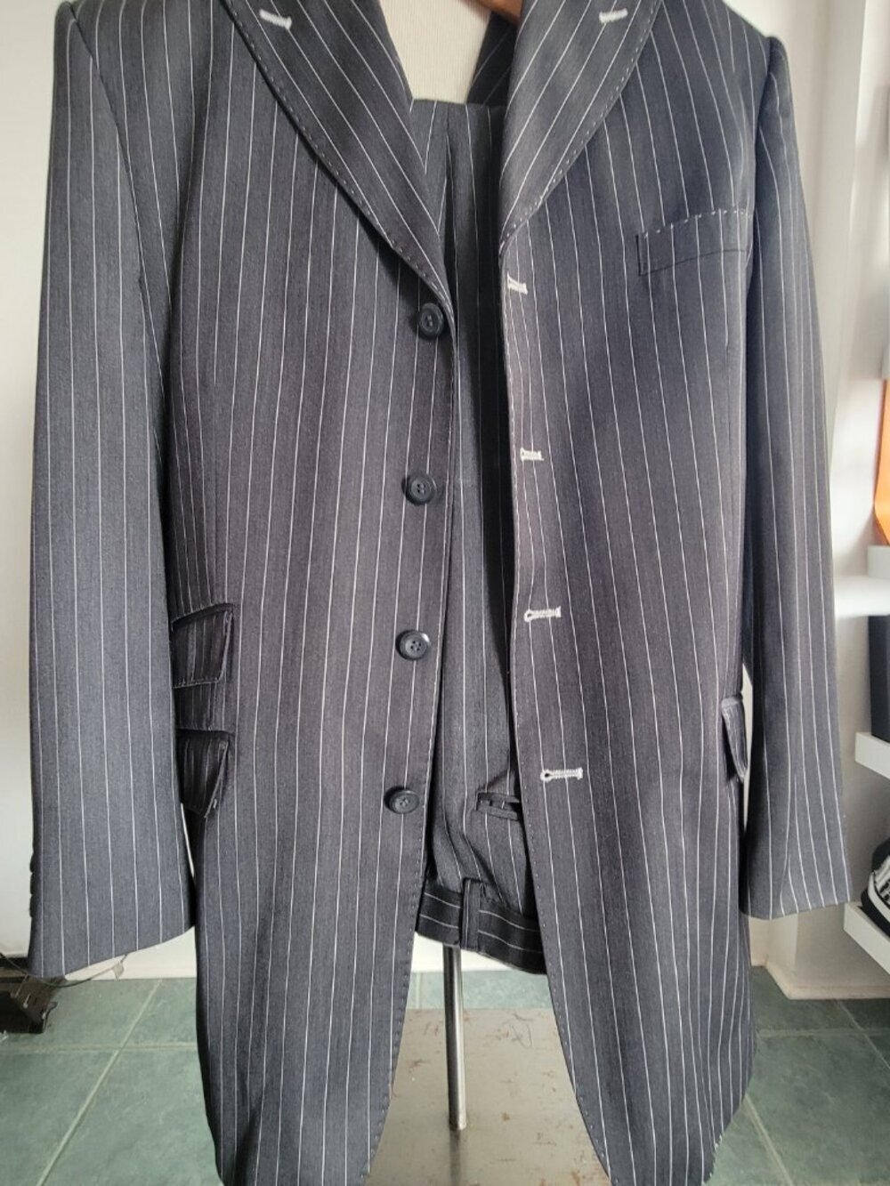 J Ferrar of Italy 3-Piece Charcoal Pinstripe Suit (Size: 42 R /35 W) - Picture 15 of 15